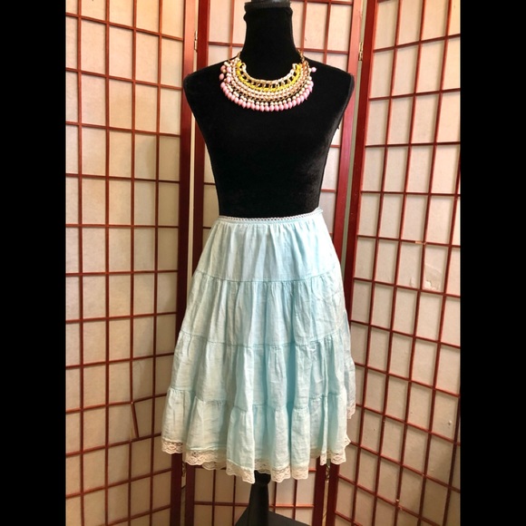 julie's closet Dresses & Skirts - 🔥Beautiful Light Blue Skirt🔥Size M🔥USED